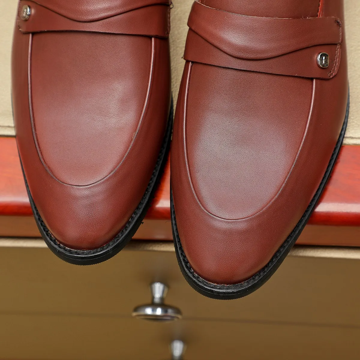 Men's shoes 💰460 Ferragamo [Ferragamo] top imported suit men's shoes 💯Original copy of the official website, product materials: selected imported embossed calfskin + luxury hardware buckle accessories ~ imported water-dyed cow 🐂 leather lining. Strong three-dimensional visual effect, original combination outsole, multiple colors available😘 Size: 39-44 (38.45.46. Customized)